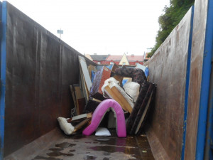 Udělejte si podzimní úklid. Karlovy Vary opět rozmístí velkoobjemové kontejnery