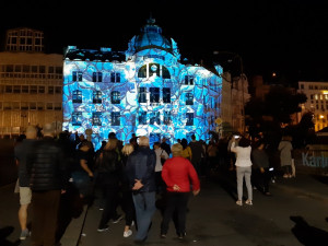 Festival světla přilákal do centra Karlových Varů tisíce lidí