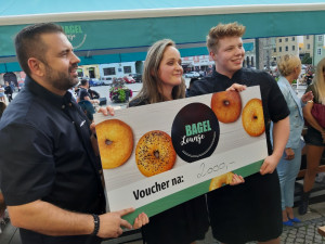 Michelinský kuchař Radek Kašpárek sestavil tři skvělé bagely pro chebskou restauraci Bagel Lounge