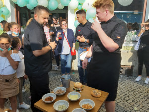 Michelinský kuchař Radek Kašpárek sestavil tři skvělé bagely pro chebskou restauraci Bagel Lounge