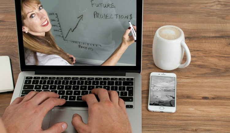 Školy v Karlovarském kraji jsou na výuku online připraveny