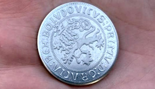 V Královské mincovně si lidé mohli vyzkoušet ražbu tolaru