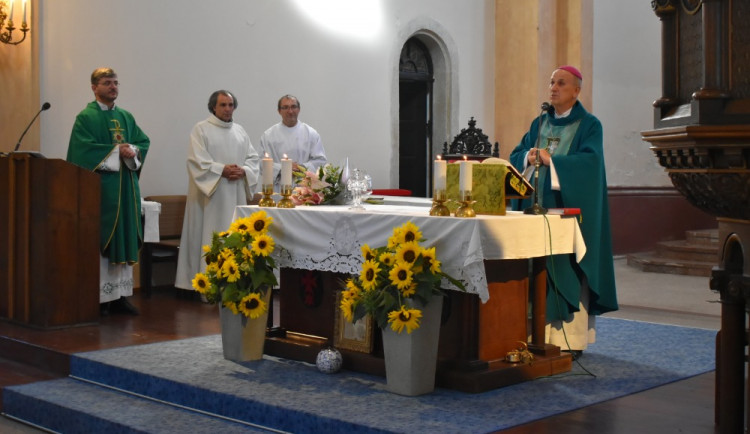 František Radkovský je už třicet let biskupem, nyní emeritním, žijícím na faře v Karlových Varech