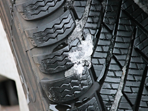 TEST: Zimní pneu jsou jistota, u celoročních musíte počítat s kompromisy
