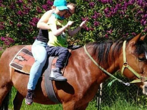Lukáš z Jihlavy bojuje s mozkovou obrnou. On je má škola života, říká maminka Katka