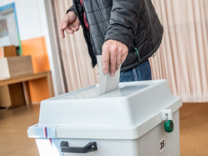 Na Chebsku se dnes opět otevřely volební místnosti