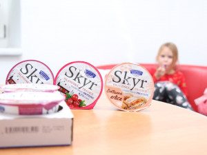 Islandská tradice v českých domovech. SKYR Bohušovické mlékárny zasytí, potěší a osladí vám den. A venku má novou zimní edici!