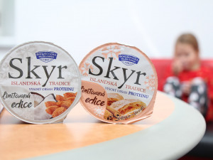 Islandská tradice v českých domovech. SKYR Bohušovické mlékárny zasytí, potěší a osladí vám den. A venku má novou zimní edici!