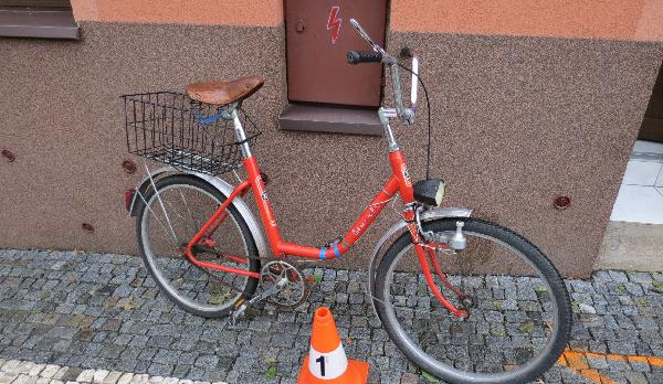 Opilec na Rychnovsku nezvládl jízdu na elektrokole. Nadýchal 3 promile alkoholu