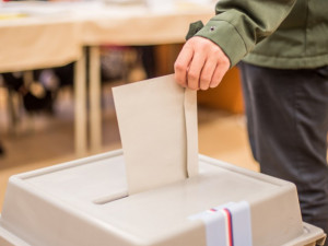 Žalob na neplatnost voleb v Karlovarském kraji bylo podáno více