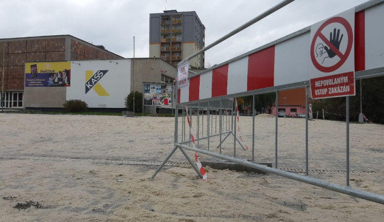 Chodov dokončuje úpravu prostranství kolem střediska KASS