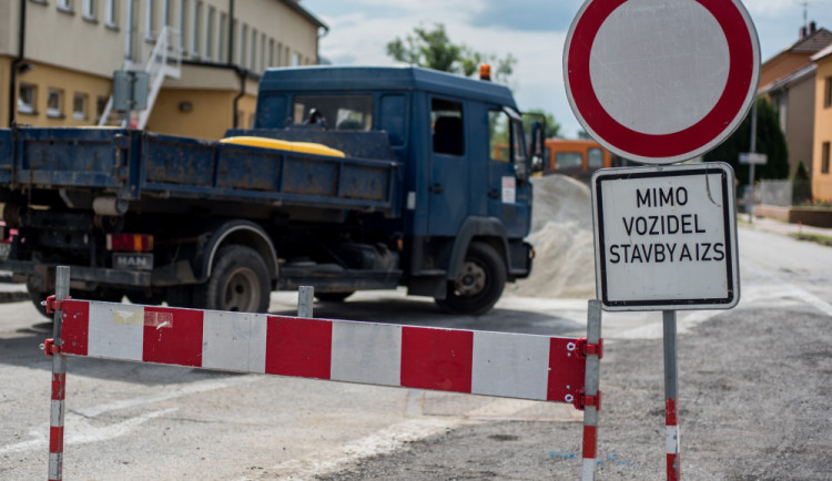 Skončila rekonstrukce silnic z Turnova na hranici kraje i do Ohrazenic
