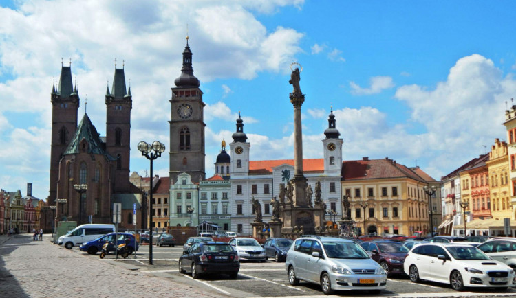 Město Hradec Králové spouští druhou pomoc podnikatelům, ta březnová vyšla radnici na 55 milionů