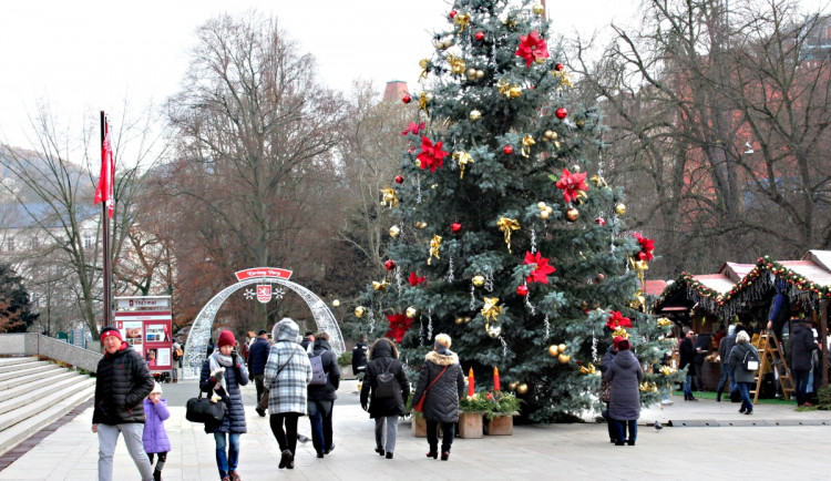 Vánoční výzdobu Karlovy Vary dostanou, slavností rozsvícení stromu nebude