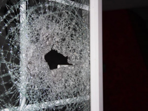 Zloděje třikrát vyrušil křik majitelů domu