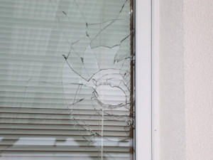 Zloděje třikrát vyrušil křik majitelů domu