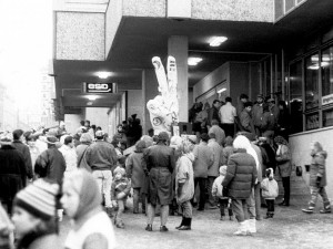 Pátek 17. listopadu 1989 byl v Karlových Varech běžným dnem