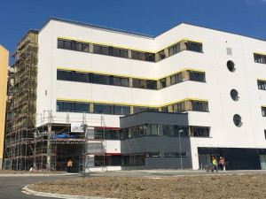 Rekonstrukce nemocnice v Chebu může pokračovat, kraj vybral dodavatele