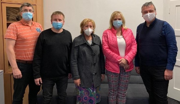 Zastupitelský klub K5 dostal nabídku na obsazení postu hejtmana. Do čela kraje by měla usednout Oľga Haláková. (uprostřed).