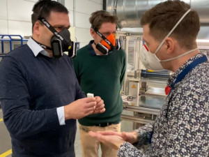 Europoslanec Zdechovský podpoří v Bruselu plzeňského výrobce ochranných masek WPA