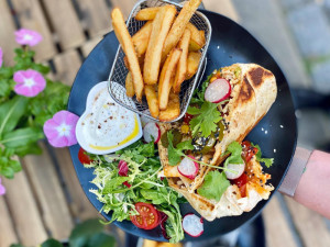 FRESH FESTIVAL ONLINE TOUR odstartoval a v prvním díle se vypravil na západ Čech