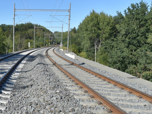 Oprava trati u Dalovice se prodlouží zřejmě do února
