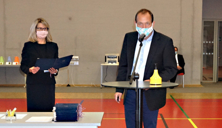 Karlovarský kraj má konečně většinovou koalici, hejtmanem má být Petr Kulhánek