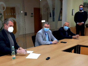 Koaliční smlouva je podepsána, v pondělí by se mělo ujmout vlády nové vedení kraje