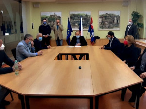 Koaliční smlouva je podepsána, v pondělí by se mělo ujmout vlády nové vedení kraje