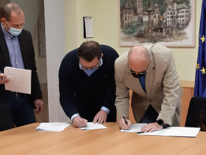 Koaliční smlouva je podepsána, v pondělí by se mělo ujmout vlády nové vedení kraje