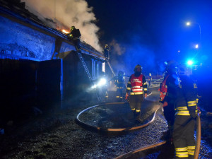 Rodinný dům postihl ničivý požár, na vině je zřejmě nedbalost