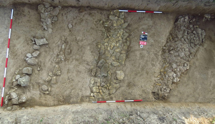 Při archeologickém průzkumu na budoucím obchvatu Hradce nad Svitavou bylo objeveno sídliště a zaniklé cesty