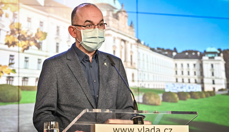 Na internetu se šíří zpráva, že vláda tají uzavření obchodů. Nic takového nechystáme, uklidňuje ministerstvo