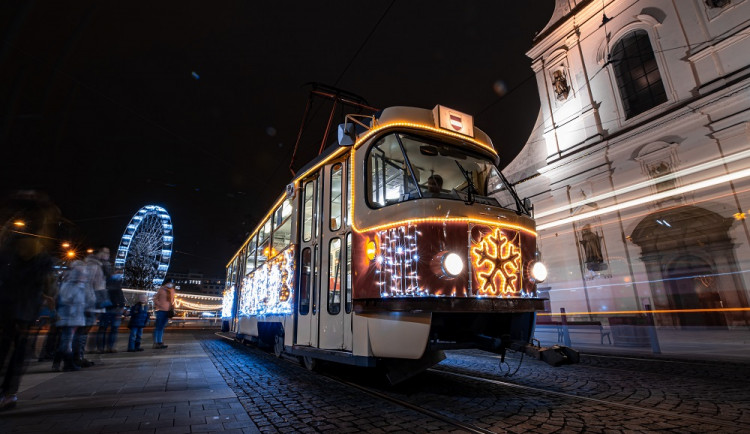 FOTOGALERIE: Z adventních trhů se vytratil ruch a tlačenice. Zůstal klid a vánoční atmosféra