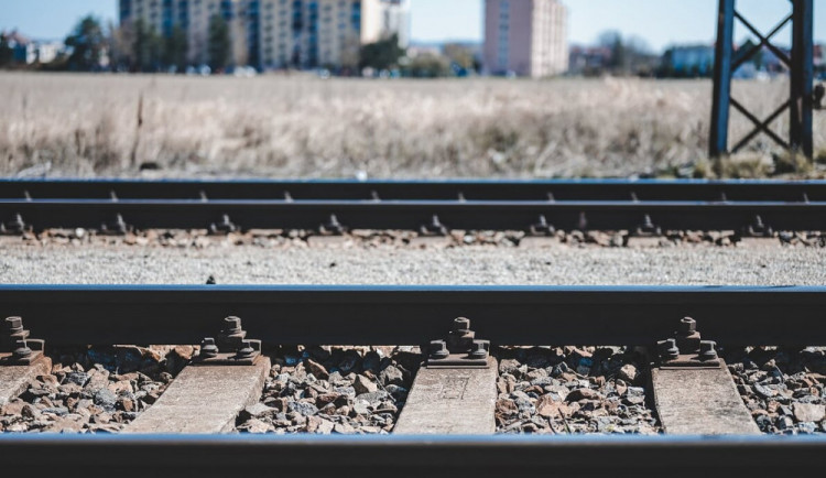 U Mariánských Lázní usmrtil rychlík člověka