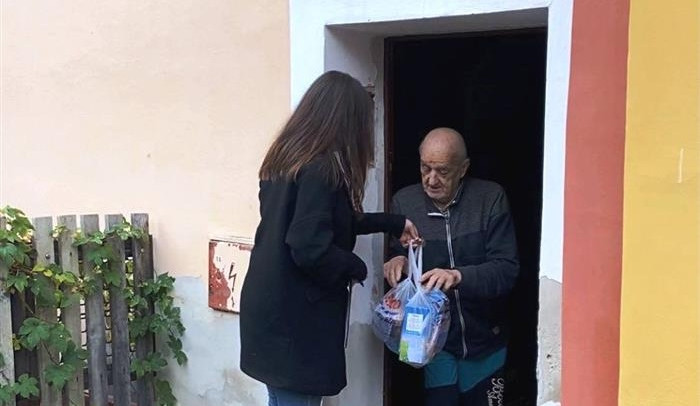 Potravinové balíčky stály město Cheb šest set tisíc korun