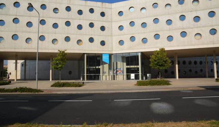 Vědecká knihovna spouští výpůjčky online knih, je jich přes 5 800