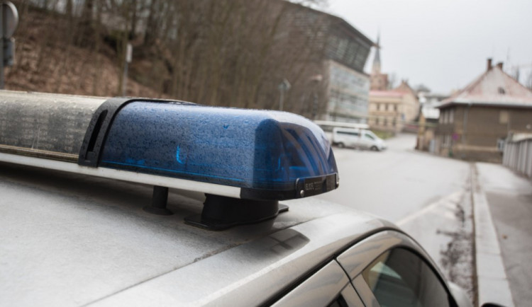 Kličkující auťák v Hanychově zaujal policii. Řidič nadýchal přes dvě promile
