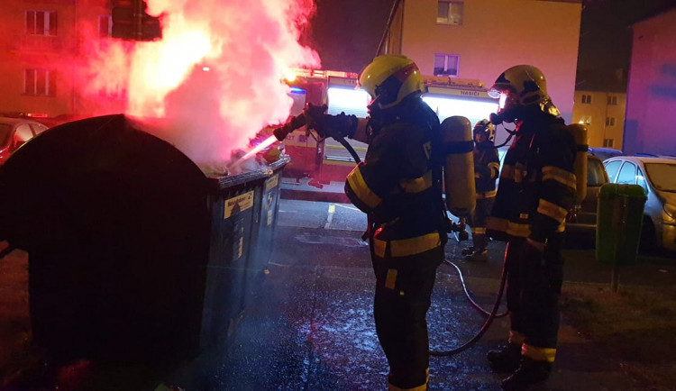 Hasiči zažili nejklidnější Silvestr za poslední roky, záchranáři řešili amputovaný prst po výbuchu petardy