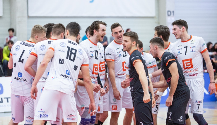 Volejbalisté Karlovarska se stále drží v popředí extraligové tabulky