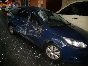 Sedmdesátiletý řidič autobusu poškodil 11 zaparkovaných aut