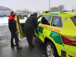 Krajští záchranáři dostali tři nové vozy, dva speciály pro mimořádné účely a malou sanitku