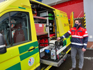 Krajští záchranáři dostali tři nové vozy, dva speciály pro mimořádné účely a malou sanitku
