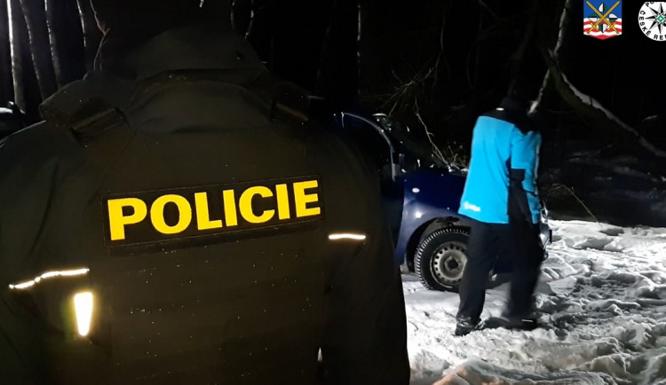 Dvojnásobná vražda i vážné pobodání, kriminalisté v kraji mají napilno