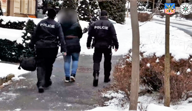 Novorozenou holčičku zavraždila vlastní matka, dítě udusila utěrkou