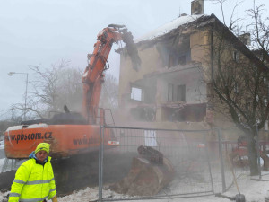 V Sokolově začala demolice vybydlených domů, nahradí je parkoviště