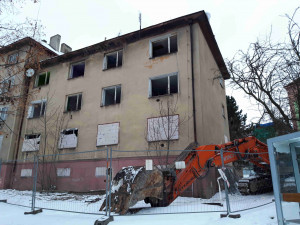 V Sokolově začala demolice vybydlených domů, nahradí je parkoviště