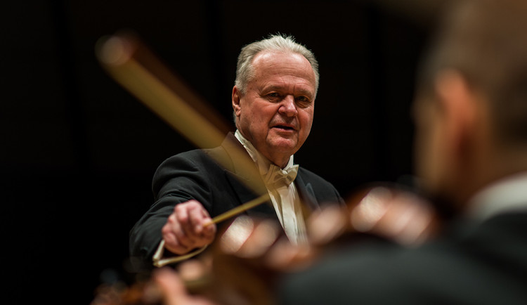 Dnešní koncert symfoniků sledujte na streamu, orchestr diriguje Petr Vronský