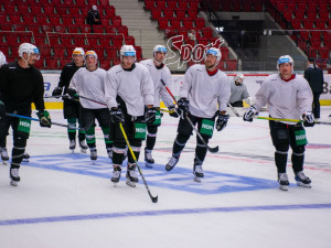 Hokejisté Energie chtějí, aby dnes zůstaly body doma