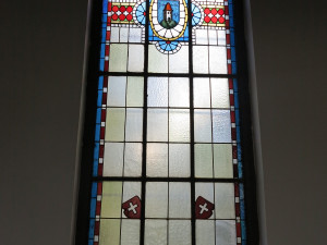 Evangelický kostel s farou, Kraslice, vitrážové okno věnované faráři Zimmerlimu